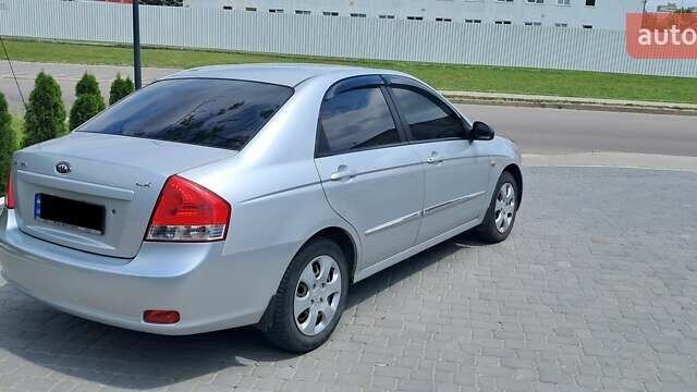 Серый Киа Черато, объемом двигателя 1.6 л и пробегом 300 тыс. км за 5000 $, фото 4 на Automoto.ua
