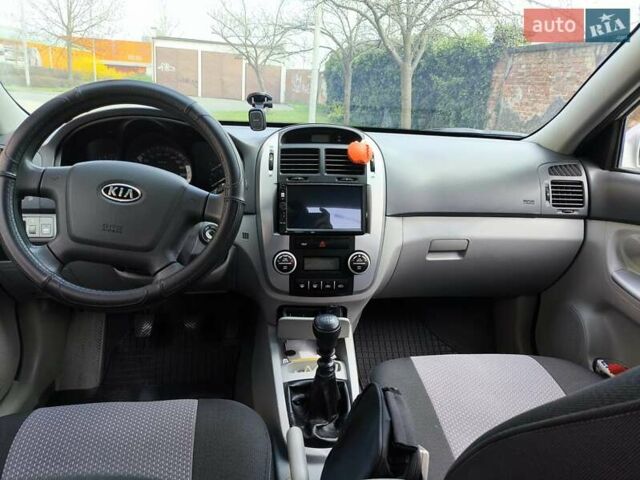Серый Киа Черато, объемом двигателя 1.6 л и пробегом 218 тыс. км за 4500 $, фото 9 на Automoto.ua