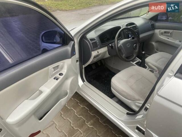 Сірий Кіа Черато, об'ємом двигуна 1.59 л та пробігом 250 тис. км за 4500 $, фото 6 на Automoto.ua