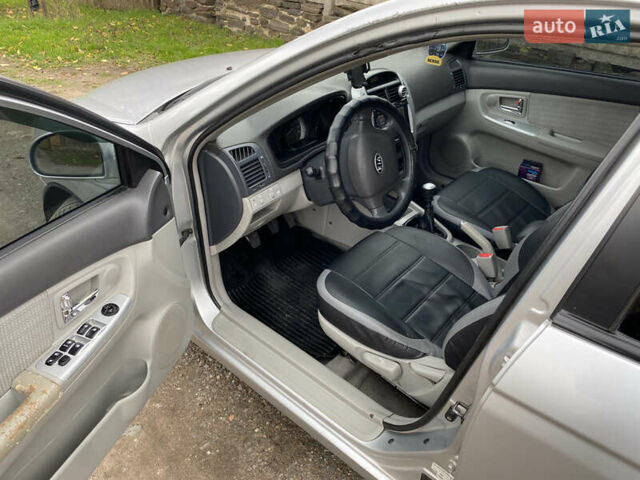 Серый Киа Черато, объемом двигателя 1.6 л и пробегом 294 тыс. км за 4250 $, фото 8 на Automoto.ua