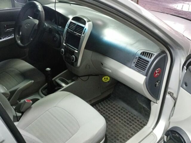 Серый Киа Черато, объемом двигателя 2 л и пробегом 165 тыс. км за 4600 $, фото 4 на Automoto.ua