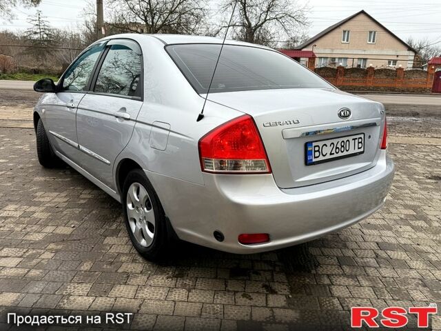 Серый Киа Черато, объемом двигателя 1.6 л и пробегом 250 тыс. км за 4200 $, фото 5 на Automoto.ua