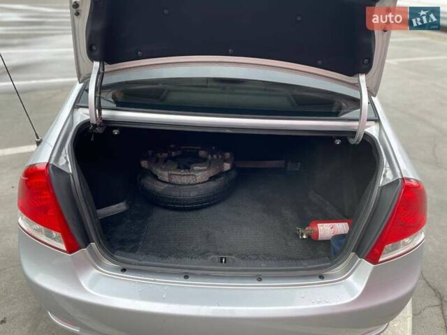 Серый Киа Черато, объемом двигателя 2 л и пробегом 183 тыс. км за 4000 $, фото 17 на Automoto.ua