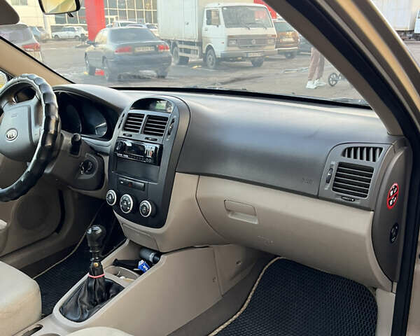 Серый Киа Черато, объемом двигателя 1.6 л и пробегом 268 тыс. км за 3900 $, фото 7 на Automoto.ua