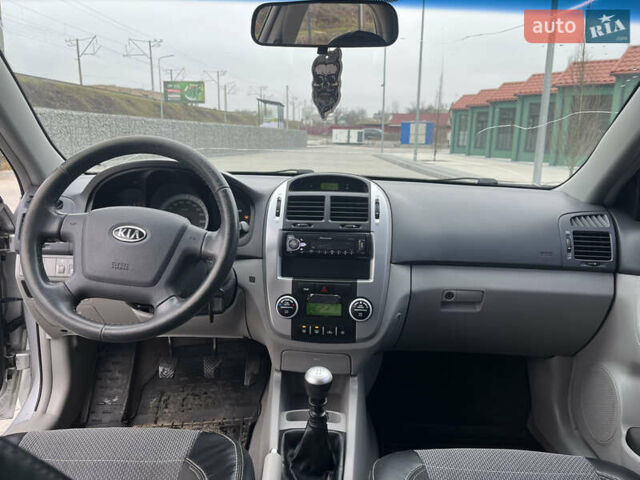 Сірий Кіа Черато, об'ємом двигуна 1.6 л та пробігом 235 тис. км за 3999 $, фото 9 на Automoto.ua