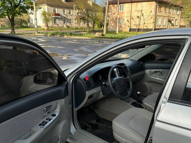 Сірий Кіа Черато, об'ємом двигуна 1.6 л та пробігом 310 тис. км за 3700 $, фото 1 на Automoto.ua