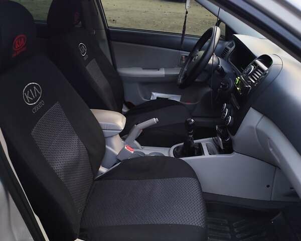 Киа Черато 2007 в Новомосковске на Automoto.ua Серый Киа Черато, объемом двигателя 1.6 л и пробегом 138 тыс. км за 4500 $, фото 4 на Automoto.ua