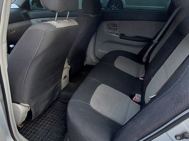 Сірий Кіа Черато, об'ємом двигуна 1.6 л та пробігом 385 тис. км за 3700 $, фото 9 на Automoto.ua