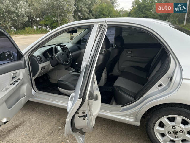 Серый Киа Черато, объемом двигателя 1.6 л и пробегом 235 тыс. км за 4500 $, фото 10 на Automoto.ua