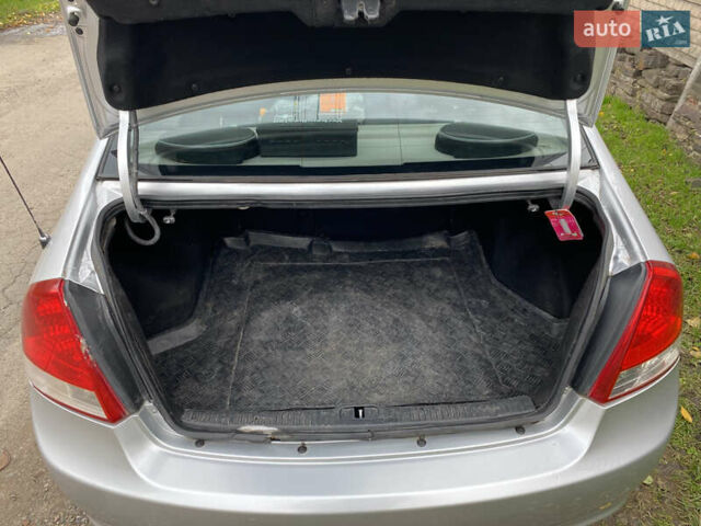 Серый Киа Черато, объемом двигателя 1.6 л и пробегом 294 тыс. км за 4250 $, фото 10 на Automoto.ua