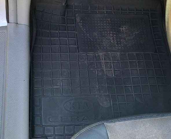 Серый Киа Черато, объемом двигателя 1.6 л и пробегом 326 тыс. км за 2700 $, фото 12 на Automoto.ua