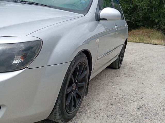 Сірий Кіа Черато, об'ємом двигуна 1.6 л та пробігом 240 тис. км за 5000 $, фото 2 на Automoto.ua