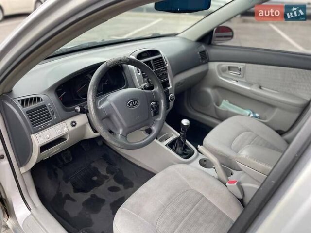 Серый Киа Черато, объемом двигателя 2 л и пробегом 183 тыс. км за 4000 $, фото 14 на Automoto.ua