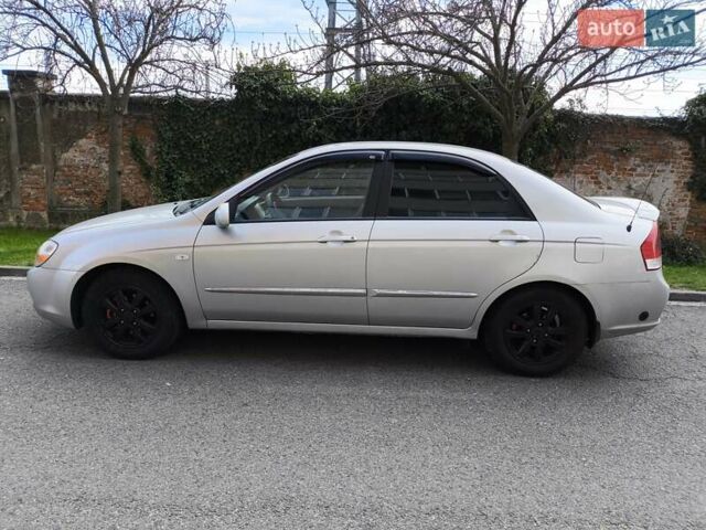 Серый Киа Черато, объемом двигателя 1.6 л и пробегом 218 тыс. км за 4500 $, фото 1 на Automoto.ua