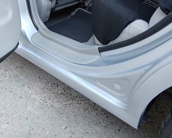 Серый Киа Черато, объемом двигателя 2 л и пробегом 164 тыс. км за 4900 $, фото 12 на Automoto.ua