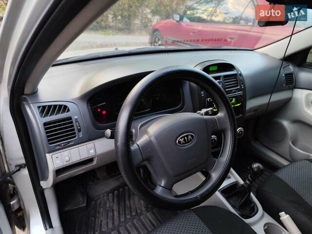 Киа Черато 2007 в Новомосковске на Automoto.ua Серый Киа Черато, объемом двигателя 1.6 л и пробегом 138 тыс. км за 4500 $, фото 5 на Automoto.ua