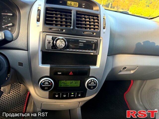 Серый Киа Черато, объемом двигателя 2 л и пробегом 202 тыс. км за 5200 $, фото 3 на Automoto.ua