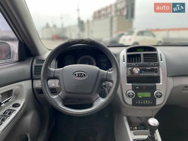 Серый Киа Черато, объемом двигателя 2 л и пробегом 183 тыс. км за 4000 $, фото 28 на Automoto.ua