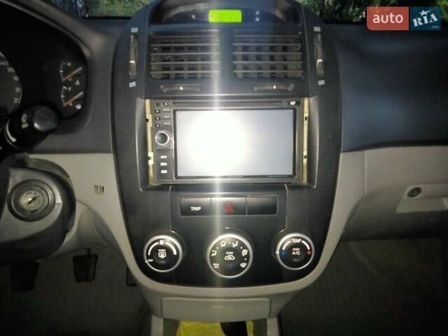 Серый Киа Черато, объемом двигателя 1.58 л и пробегом 170 тыс. км за 4500 $, фото 2 на Automoto.ua