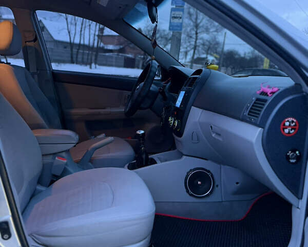 Серый Киа Черато, объемом двигателя 1.6 л и пробегом 274 тыс. км за 4350 $, фото 11 на Automoto.ua