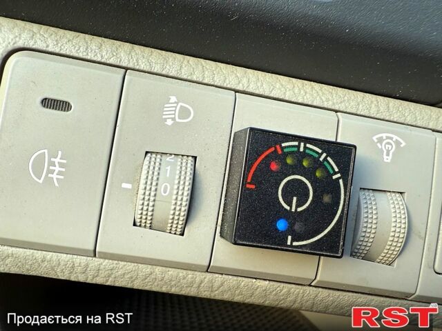 Серый Киа Черато, объемом двигателя 2 л и пробегом 202 тыс. км за 5200 $, фото 4 на Automoto.ua