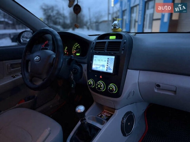 Серый Киа Черато, объемом двигателя 1.6 л и пробегом 274 тыс. км за 4350 $, фото 20 на Automoto.ua
