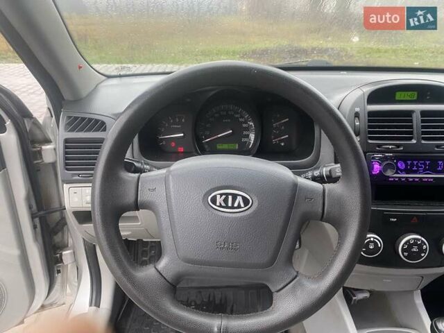 Сірий Кіа Черато, об'ємом двигуна 1.59 л та пробігом 250 тис. км за 4500 $, фото 11 на Automoto.ua