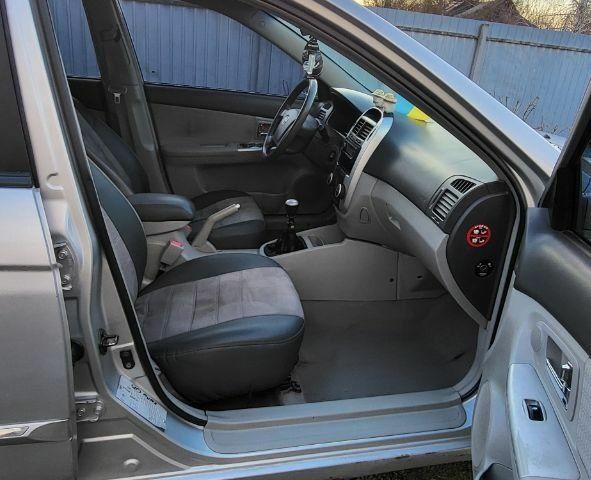 Серый Киа Черато, объемом двигателя 1.6 л и пробегом 326 тыс. км за 2700 $, фото 1 на Automoto.ua