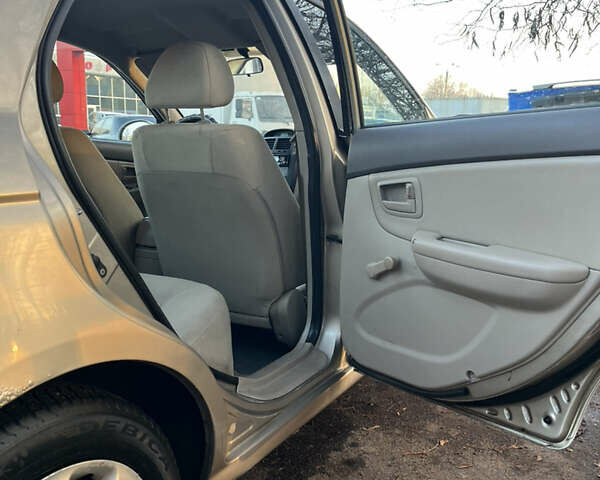 Серый Киа Черато, объемом двигателя 1.6 л и пробегом 268 тыс. км за 3900 $, фото 4 на Automoto.ua