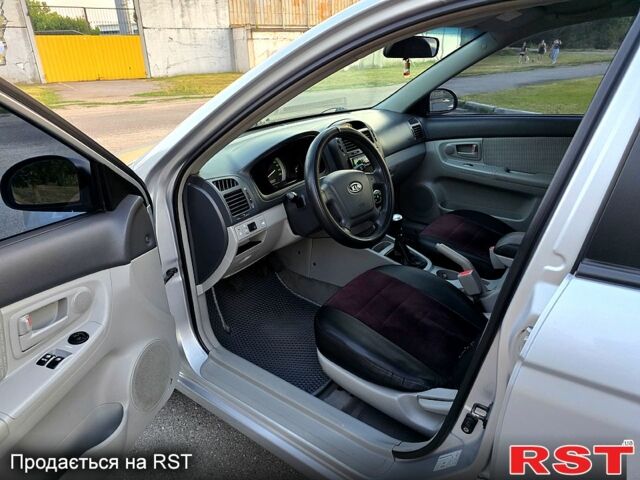 Серый Киа Черато, объемом двигателя 1.6 л и пробегом 309 тыс. км за 4350 $, фото 6 на Automoto.ua