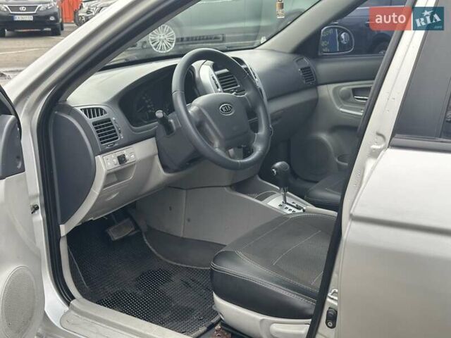 Серый Киа Черато, объемом двигателя 1.98 л и пробегом 188 тыс. км за 4990 $, фото 11 на Automoto.ua