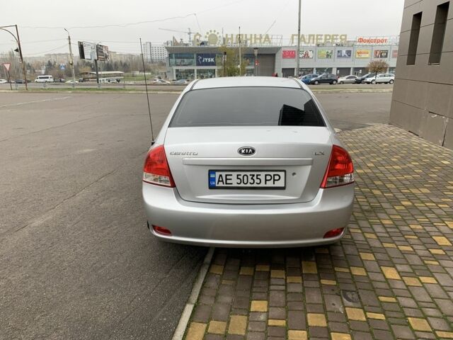 Серый Киа Черато, объемом двигателя 1.6 л и пробегом 180 тыс. км за 4800 $, фото 5 на Automoto.ua