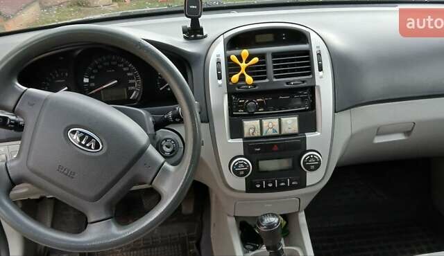 Серый Киа Черато, объемом двигателя 1.6 л и пробегом 158 тыс. км за 4500 $, фото 5 на Automoto.ua