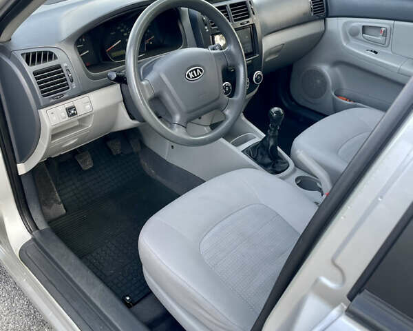 Серый Киа Черато, объемом двигателя 1.6 л и пробегом 214 тыс. км за 4500 $, фото 16 на Automoto.ua