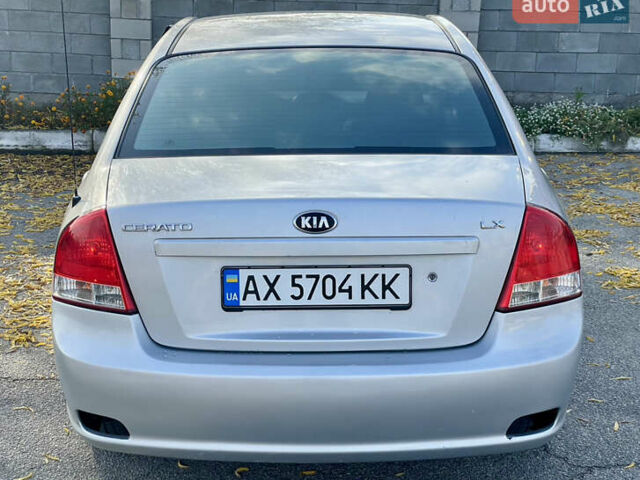 Серый Киа Черато, объемом двигателя 1.6 л и пробегом 214 тыс. км за 4500 $, фото 7 на Automoto.ua