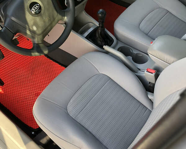 Серый Киа Черато, объемом двигателя 1.6 л и пробегом 213 тыс. км за 4400 $, фото 36 на Automoto.ua