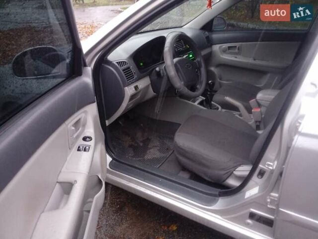 Серый Киа Черато, объемом двигателя 1.6 л и пробегом 220 тыс. км за 3000 $, фото 3 на Automoto.ua