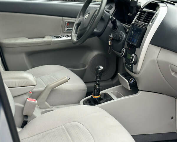 Серый Киа Черато, объемом двигателя 1.58 л и пробегом 495 тыс. км за 3900 $, фото 8 на Automoto.ua