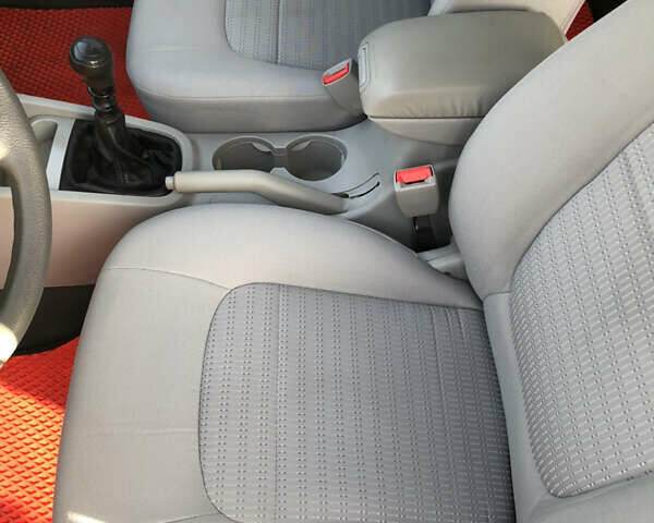 Серый Киа Черато, объемом двигателя 1.6 л и пробегом 213 тыс. км за 4400 $, фото 28 на Automoto.ua