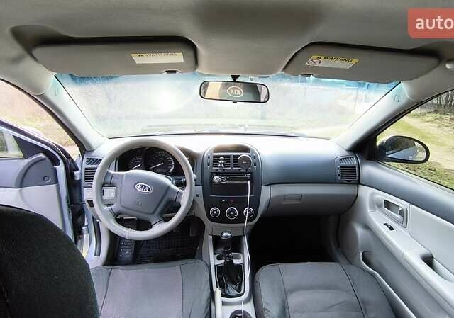 Серый Киа Черато, объемом двигателя 1.6 л и пробегом 176 тыс. км за 5500 $, фото 4 на Automoto.ua