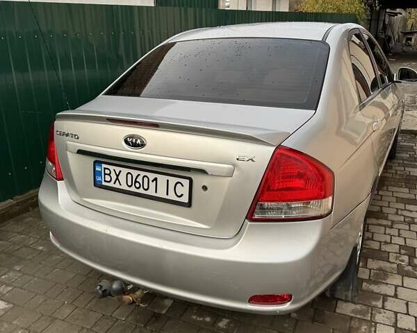 Серый Киа Черато, объемом двигателя 1.6 л и пробегом 181 тыс. км за 4200 $, фото 2 на Automoto.ua