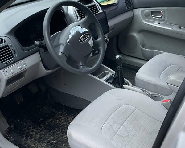 Серый Киа Черато, объемом двигателя 1.6 л и пробегом 210 тыс. км за 1900 $, фото 7 на Automoto.ua