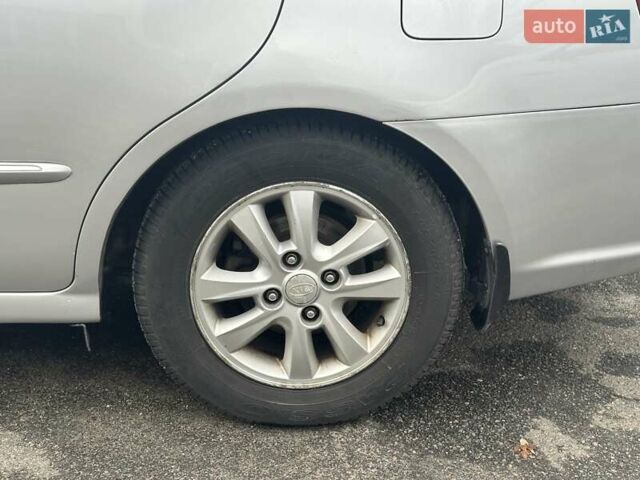 Серый Киа Черато, объемом двигателя 1.98 л и пробегом 188 тыс. км за 4990 $, фото 10 на Automoto.ua