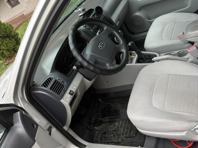 Серый Киа Черато, объемом двигателя 1.6 л и пробегом 194 тыс. км за 4200 $, фото 5 на Automoto.ua