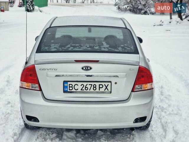 Серый Киа Черато, объемом двигателя 1.58 л и пробегом 321 тыс. км за 3850 $, фото 8 на Automoto.ua