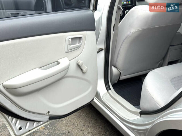 Серый Киа Черато, объемом двигателя 1.6 л и пробегом 180 тыс. км за 4950 $, фото 22 на Automoto.ua