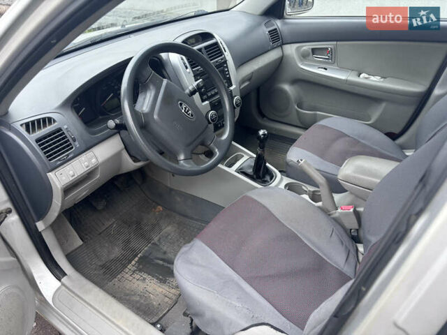 Серый Киа Черато, объемом двигателя 2 л и пробегом 160 тыс. км за 4500 $, фото 4 на Automoto.ua