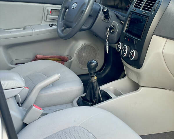 Серый Киа Черато, объемом двигателя 1.6 л и пробегом 214 тыс. км за 4500 $, фото 17 на Automoto.ua