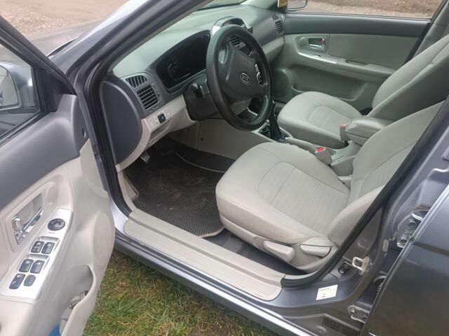 Серый Киа Черато, объемом двигателя 2 л и пробегом 237 тыс. км за 3000 $, фото 7 на Automoto.ua