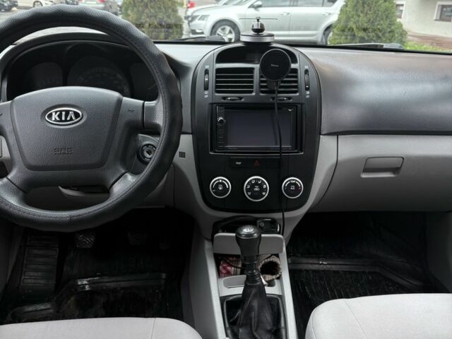 Серый Киа Черато, объемом двигателя 1.6 л и пробегом 194 тыс. км за 4200 $, фото 7 на Automoto.ua